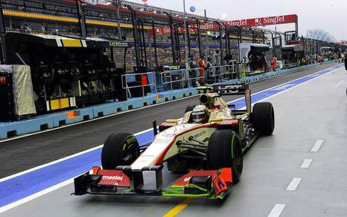 Ma Qing Hua pasa por el 'pitlane' en Singapur