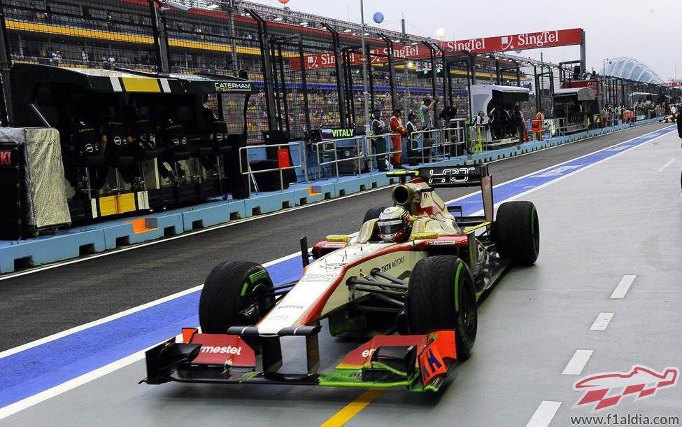 Ma Qing Hua pasa por el 'pitlane' en Singapur