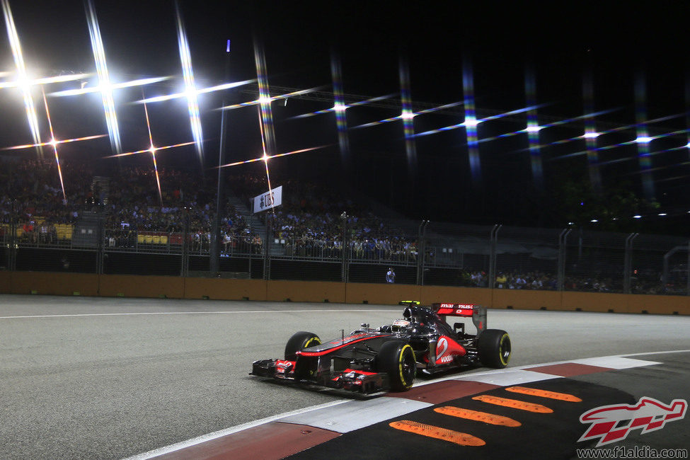 Lewis Hamilton fue a por todas en la clasificación de Singapur