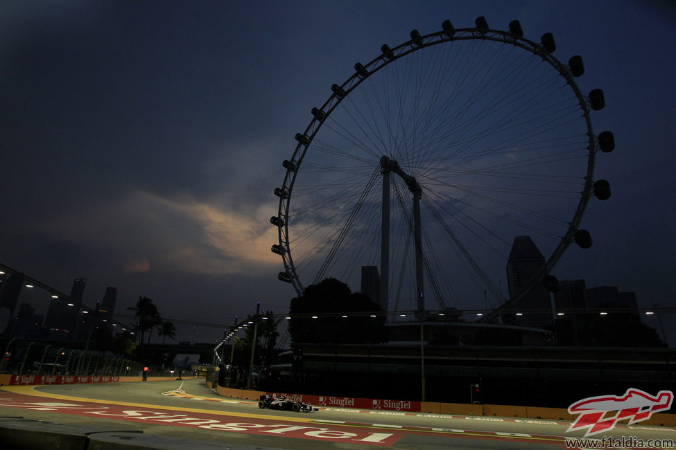 La noria de Singapur y Pastor Maldonado