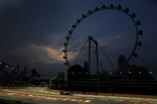 La noria de Singapur y Pastor Maldonado