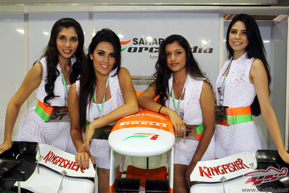 Las chicas del box de Force India