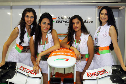 Las chicas del box de Force India