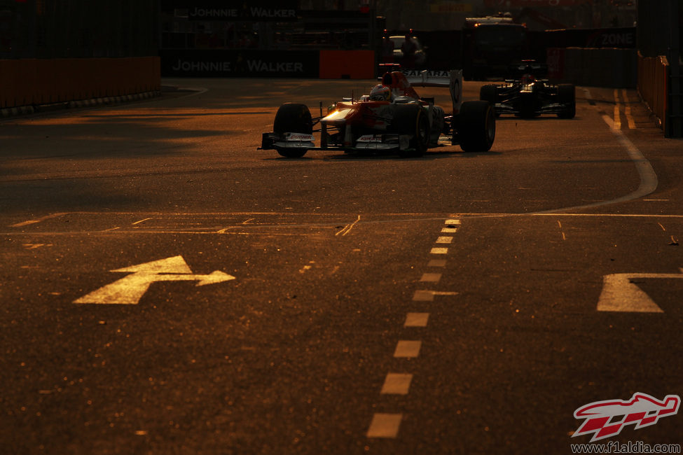 Paul di Resta y Heikki Kovalainen, en penumbra