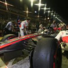 Lewis Hamilton en la parrilla del GP de Singapur 2012