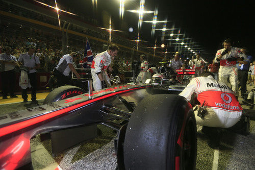 Lewis Hamilton en la parrilla del GP de Singapur 2012