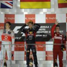 Vettel, Button y Alonso subieron al podio de Singapur