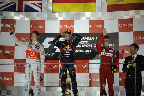 Vettel, Button y Alonso subieron al podio de Singapur