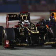 Kimi Ráikkönen cruzó sexto la meta en Marina Bay