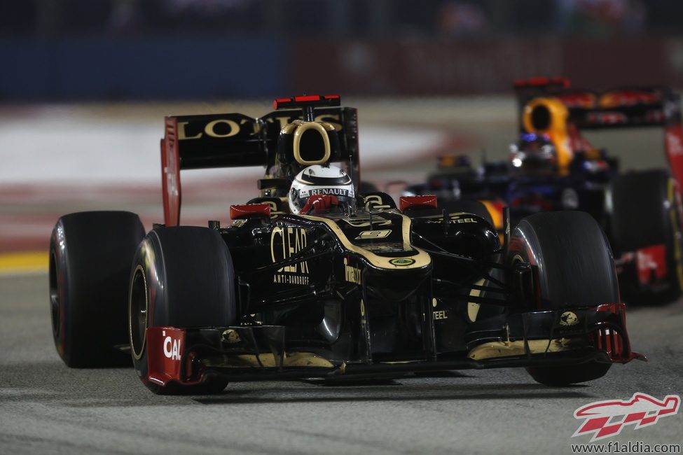 Kimi Ráikkönen cruzó sexto la meta en Marina Bay