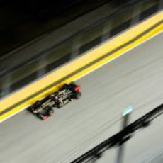 Romain Grosjean pasa por una recta en Marina Bay