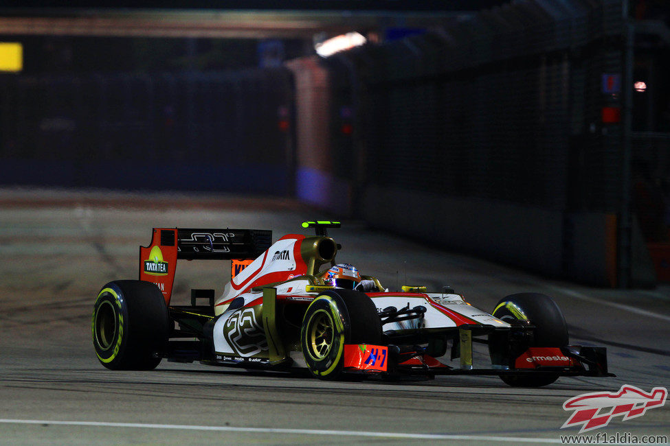 Narain Karthikeyan pasa la zona del túnel en Singapur