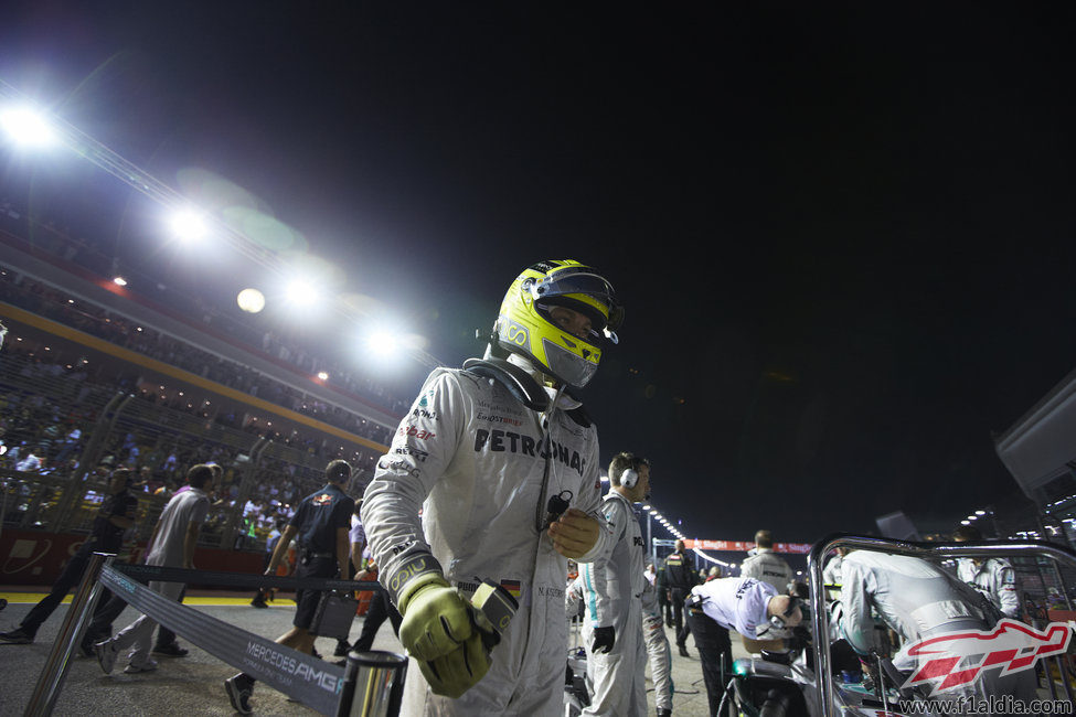 Nico Rosberg en la parrilla del GP de Singapur 2012