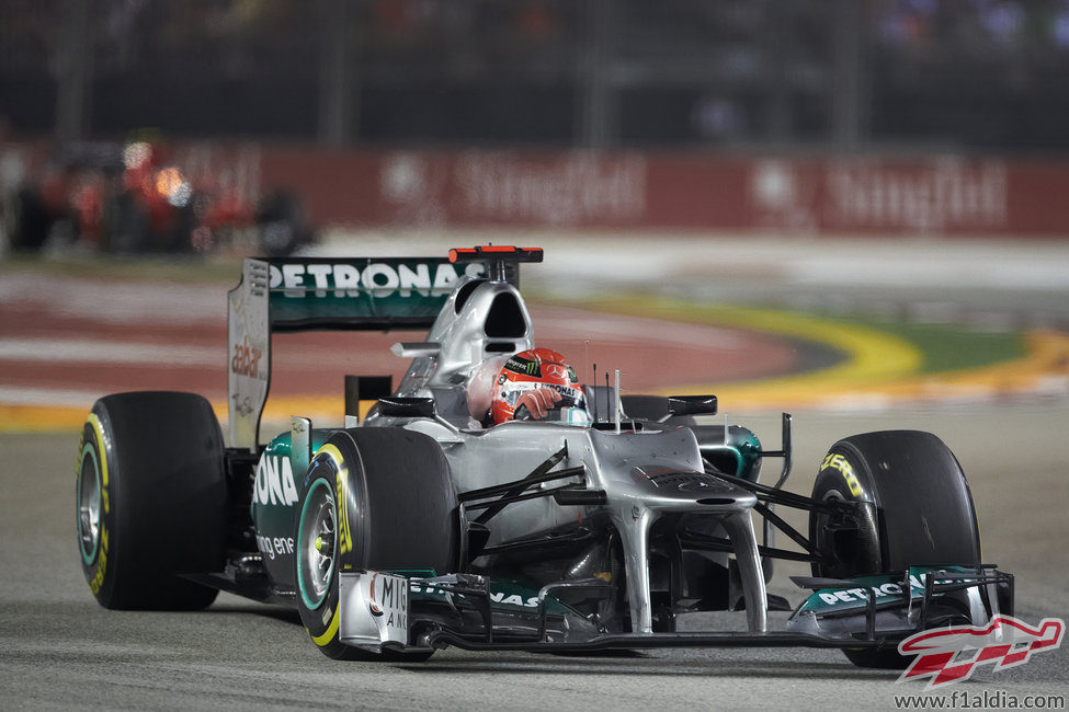 Michael Schumacher con su Mercedes en la carrera de Marina Bay