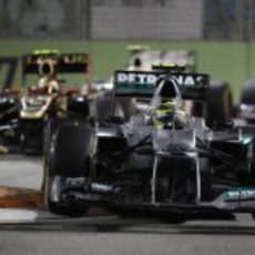 Nico Rosberg superó a los Lotus en Singapur 2012