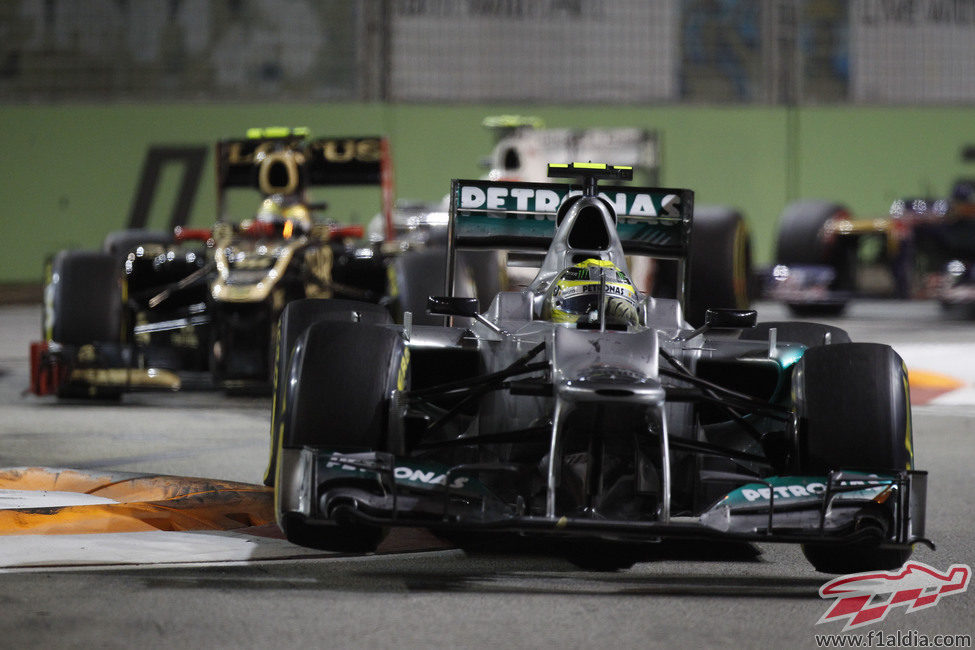 Nico Rosberg superó a los Lotus en Singapur 2012