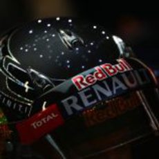 Detalle del casco con LEDs de Sebastian Vettel