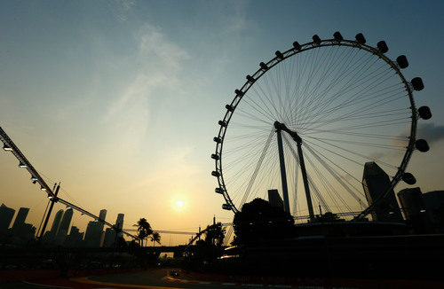 Cae la noche en Singapur 2012