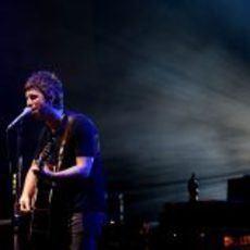 Noel Gallagher dio un concierto en Singapur 2012