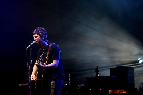 Noel Gallagher dio un concierto en Singapur 2012