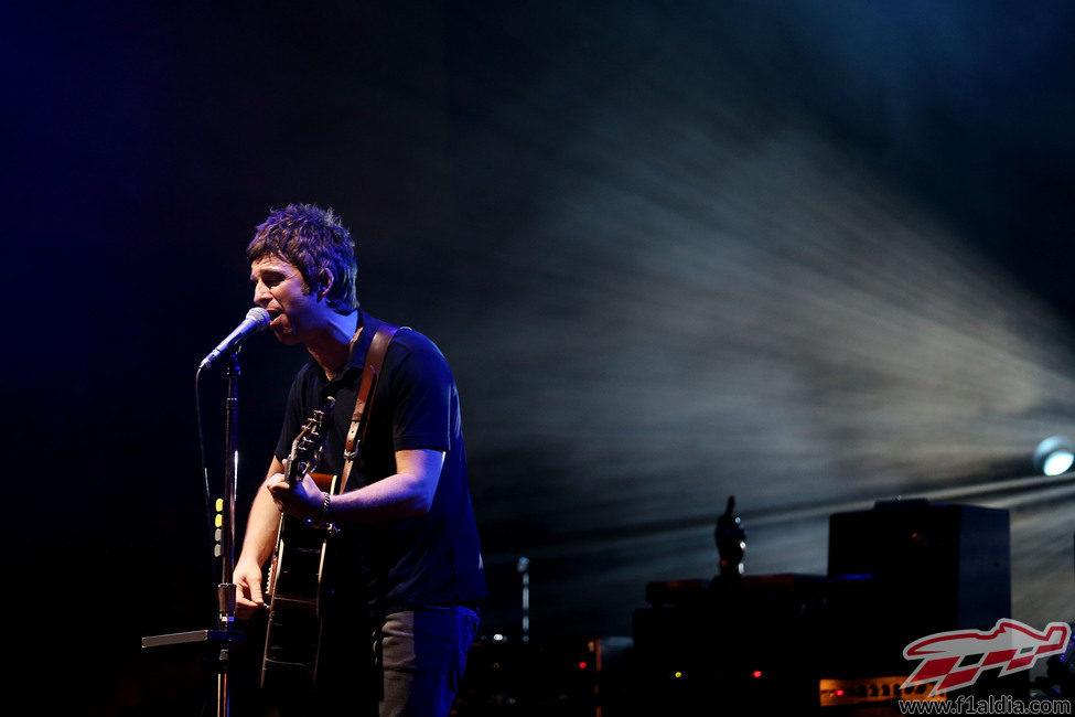 Noel Gallagher dio un concierto en Singapur 2012