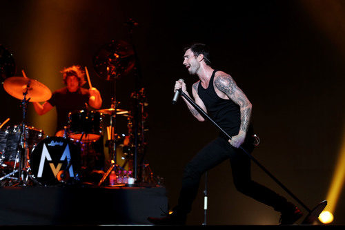 Maroon 5 de concierto en Singapur 2012