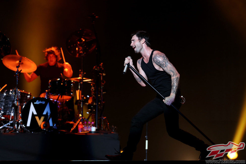 Maroon 5 de concierto en Singapur 2012