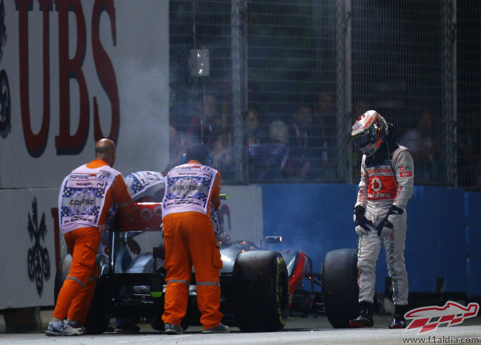 Lewis Hamilton abandona en el GP de Singapur 2012