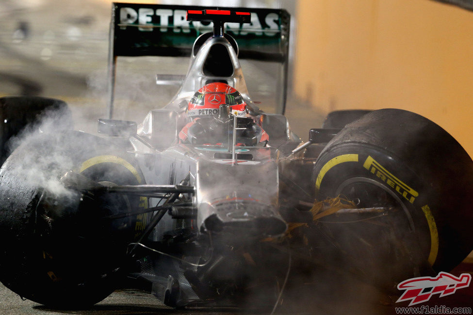 El coche de Michael Schumacher destrozado tras su choque en Singapur