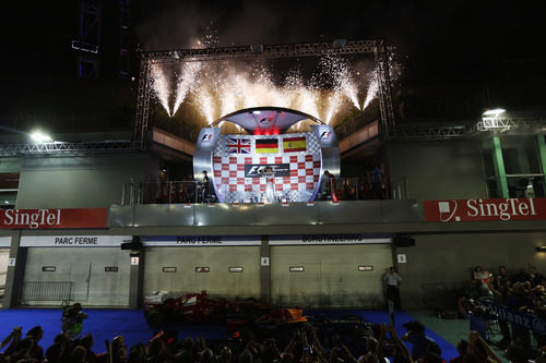 Fuegos artificiales en el podio del GP de Singapur 2012