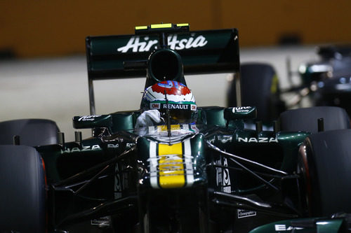 Vitaly Petrov rueda en el circuito de Marina Bay