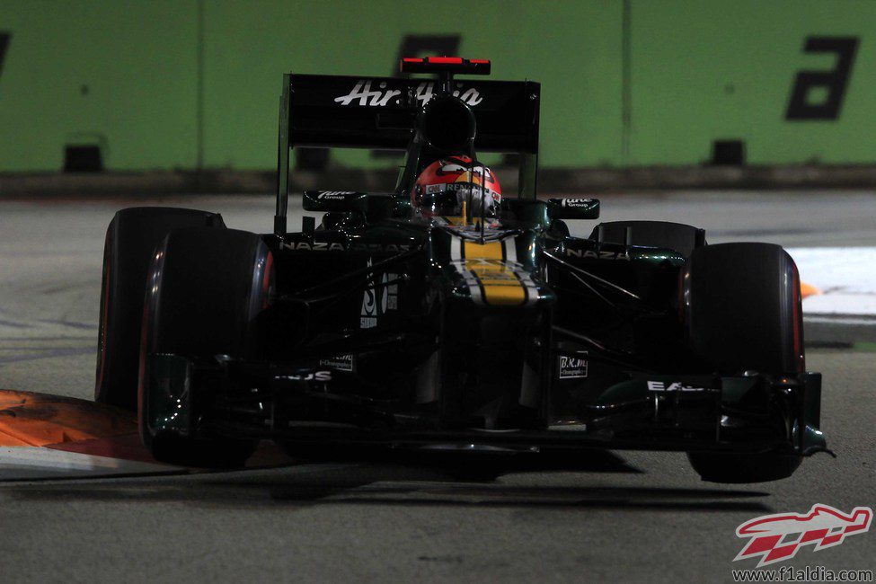 Heikki Kovalainen atraviesa una chicane