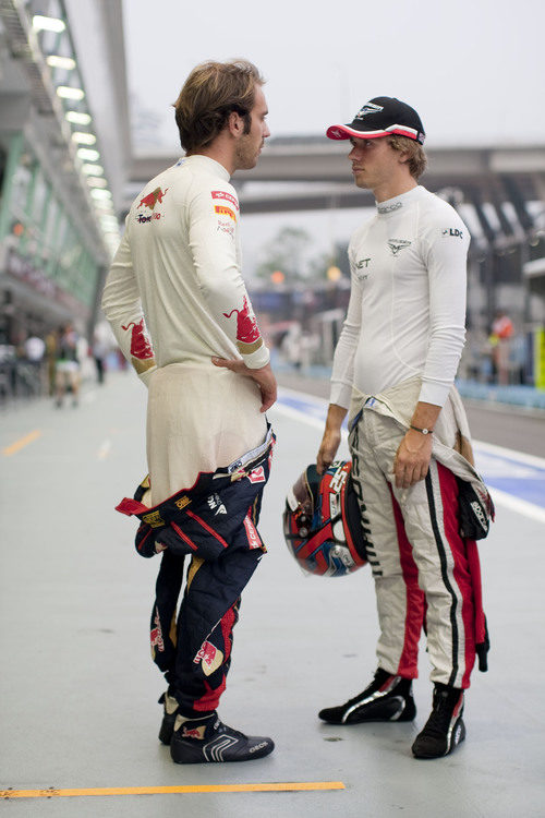 Jean-Eric-Vergne charla con Charles Pic