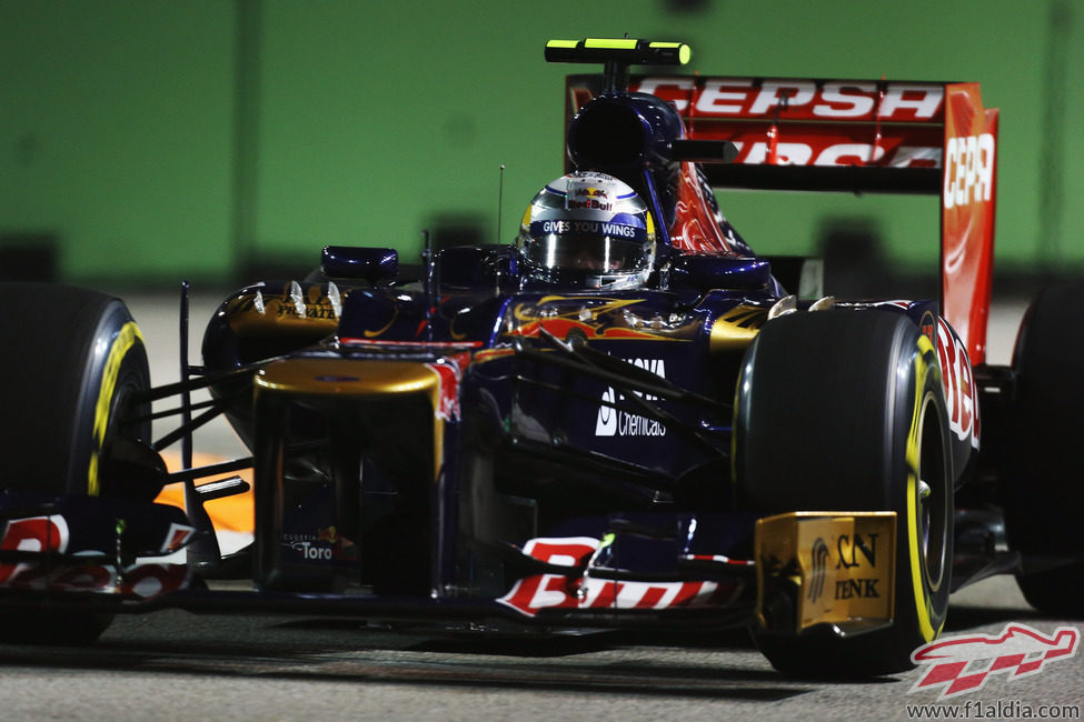 Jean-Eric-Vergne rueda en el urbano de Marina Bay