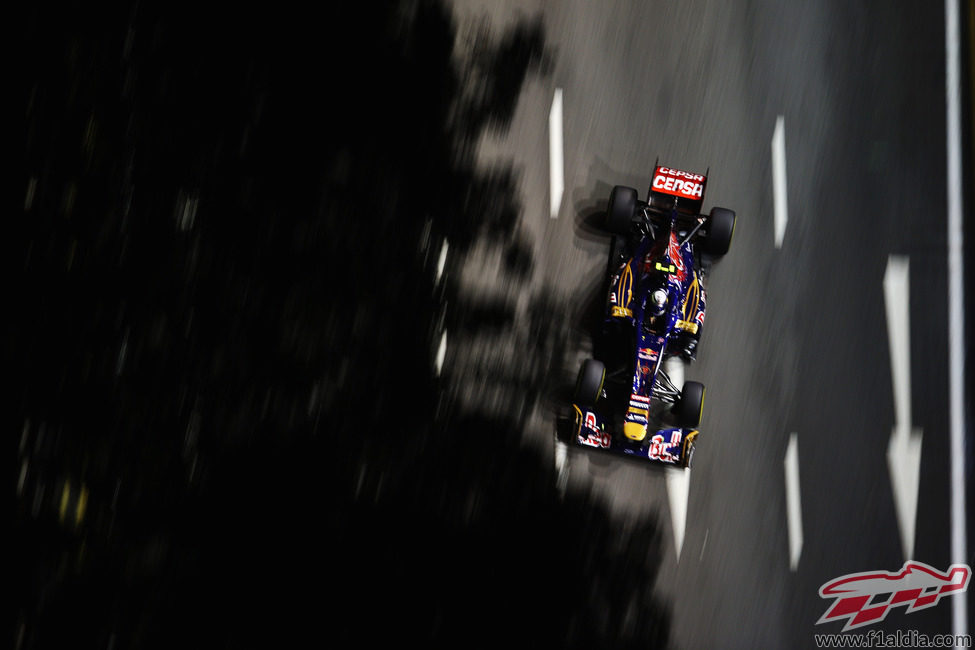 Primeras vueltas de Vergne en Singapur