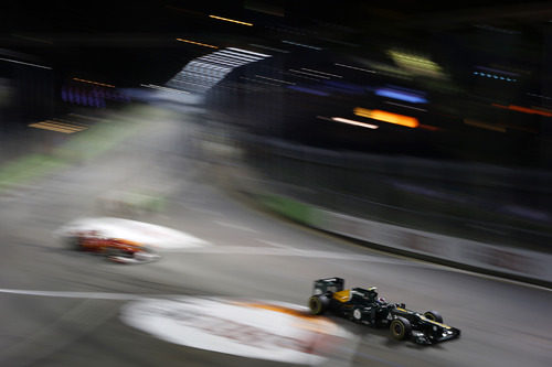 Vitaly Petrov rueda en el Gran Premio de Singapur