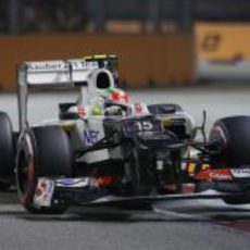 El C31 de Checo Pérez salta tras tocar un piano