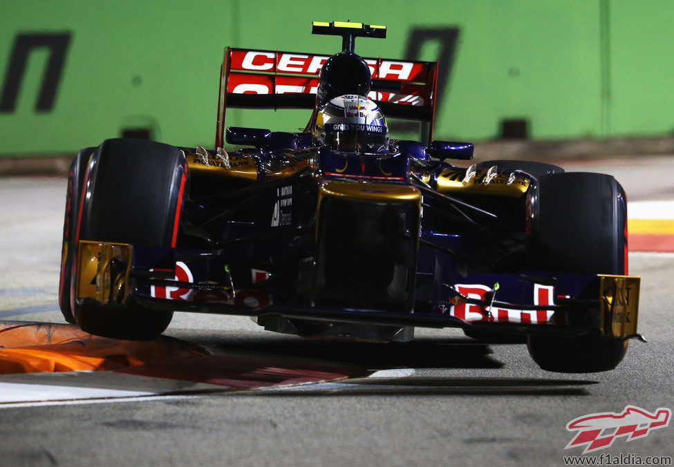 Jean-Eric Vergne rueda con los superblandos en Singapur