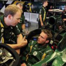 Giedo van der Garde prueba el CT01 en Japón