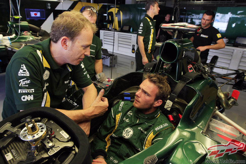 Giedo van der Garde prueba el CT01 en Japón