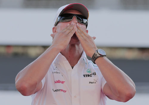 Michael Schumacher manda un beso desde Japón