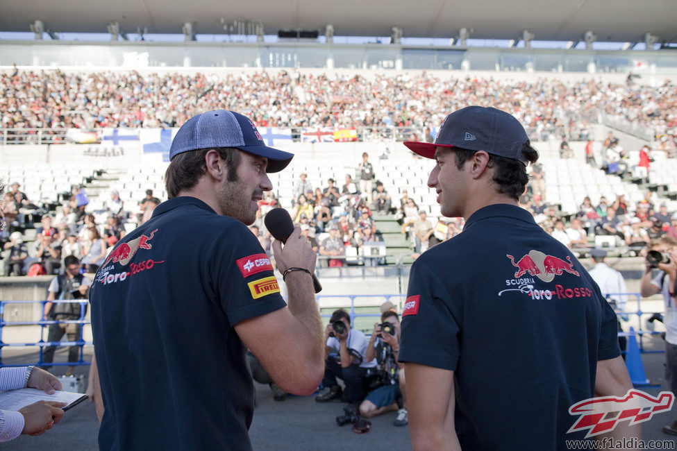 Vergne y Ricciardo ante la afición de Suzuka