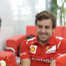 Fernando Alonso feliz en el circuito de Suzuka