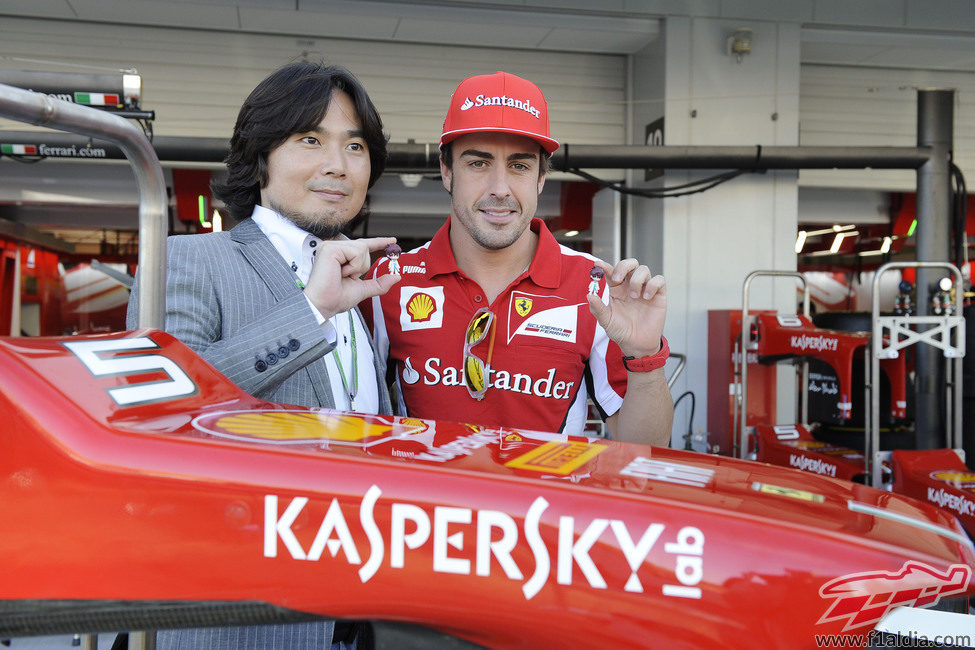 Hideo Baba, Fernando Alonso y Tomita en Japón 2012