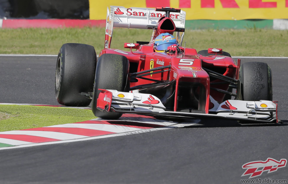 Fernando Alonso en la pista de Suzuka con el F2012