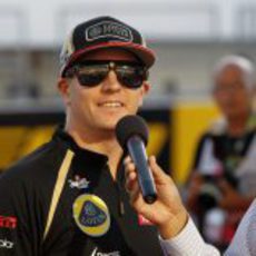 Kimi Räikkönen sonríe ante las preguntas