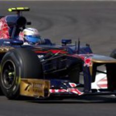 Jean-Eric Vergne negocia una curva en los libres