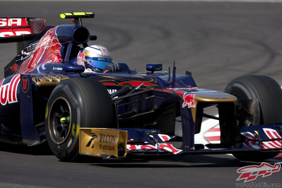 Jean-Eric Vergne negocia una curva en los libres