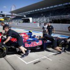 Trabajo en boxes para Toro Rosso