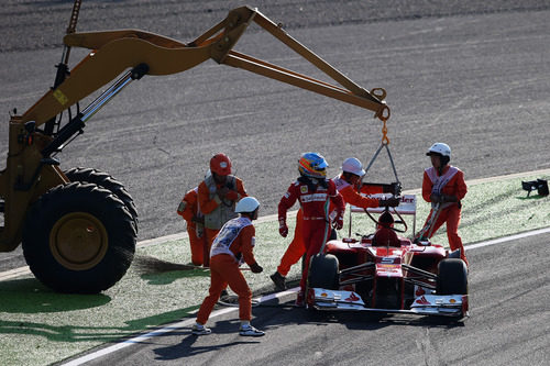 Fernando Alonso abandona en el GP de Japón 2012
